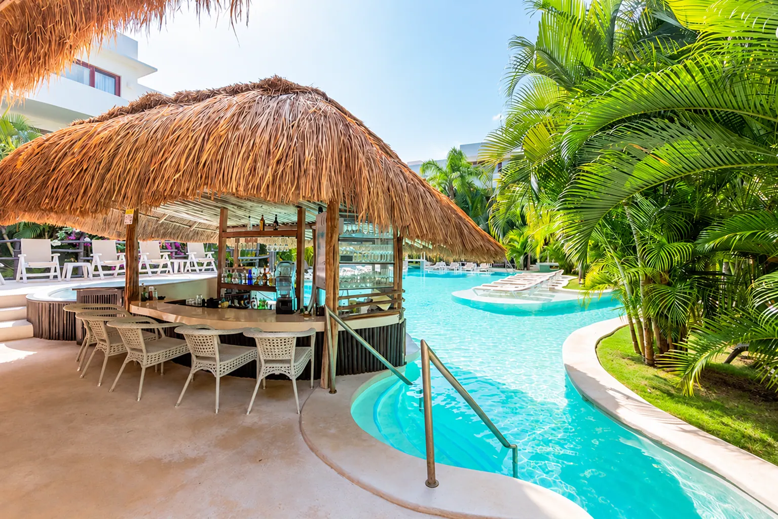 Swim-up Bar